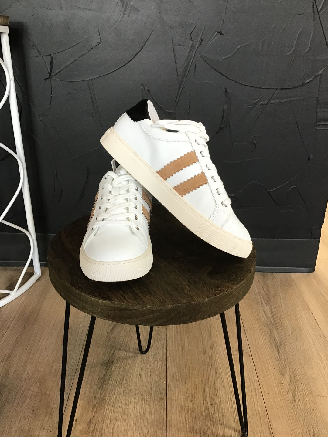 Showtime Tennis Shoe