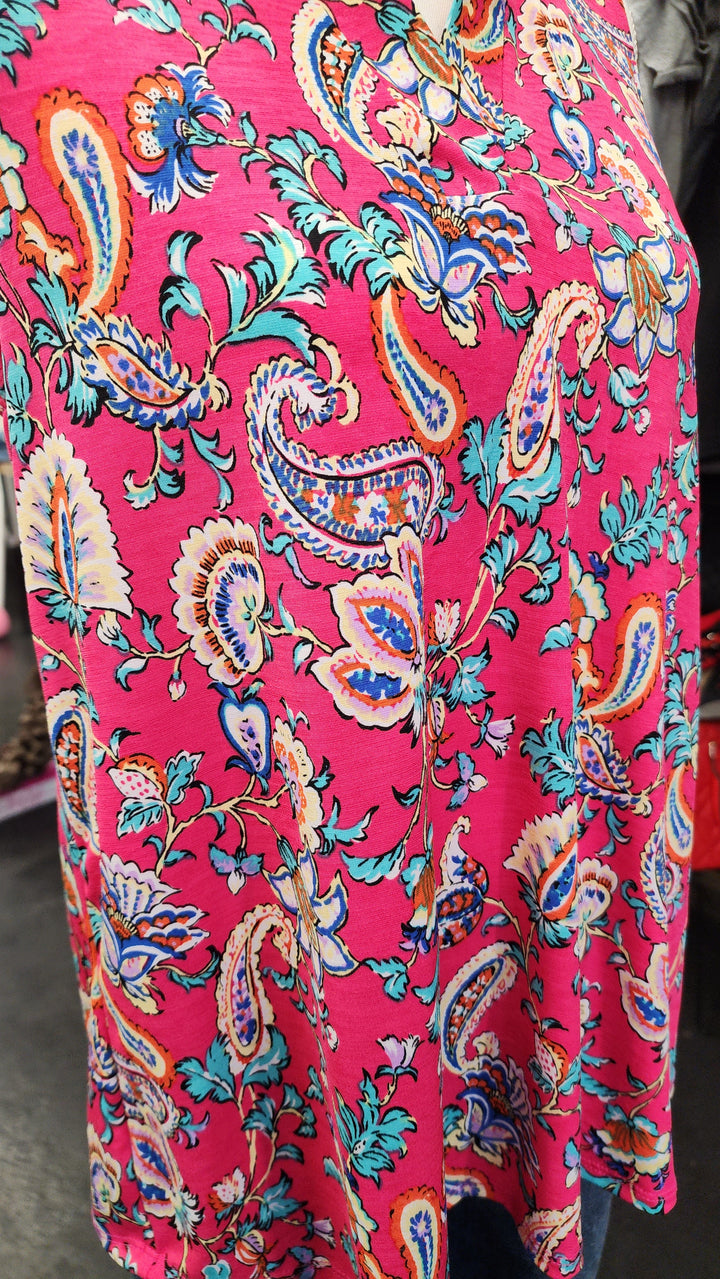 Sleeveless V-Neck Top / Black Paisley Pattern - Small